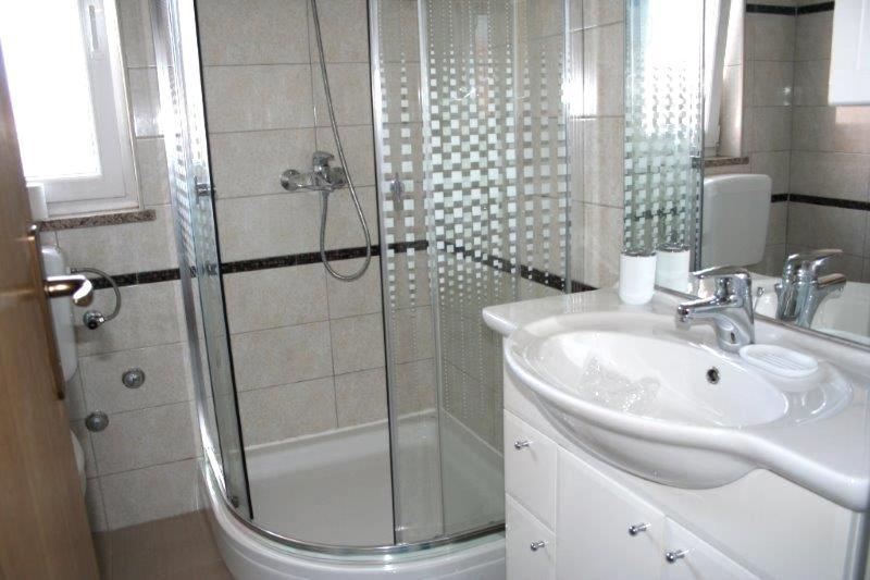 App Dzafic Apartment Vrh  ภายนอก รูปภาพ