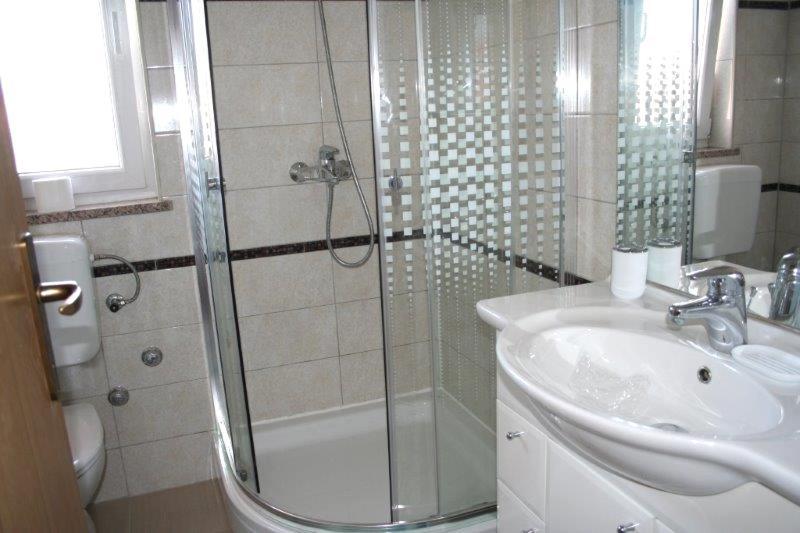 App Dzafic Apartment Vrh  ภายนอก รูปภาพ