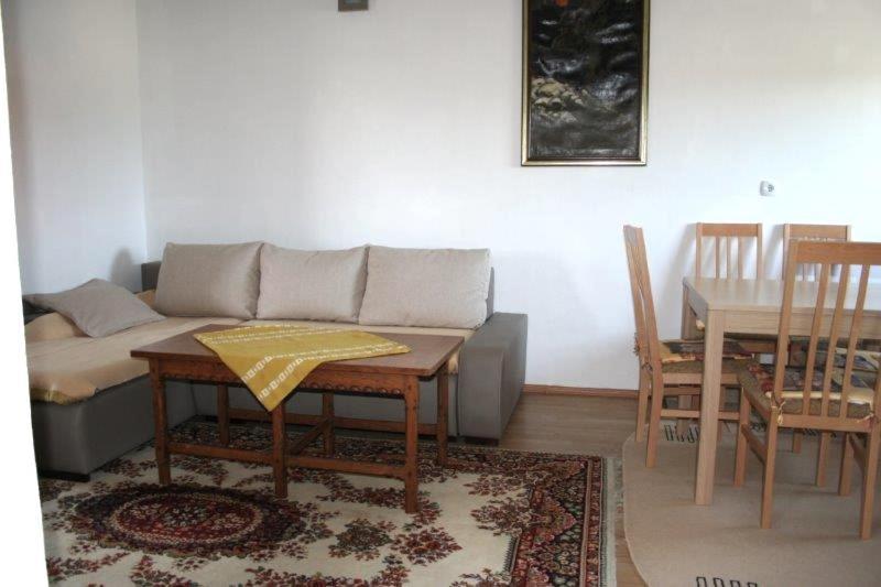 App Dzafic Apartment Vrh  ภายนอก รูปภาพ